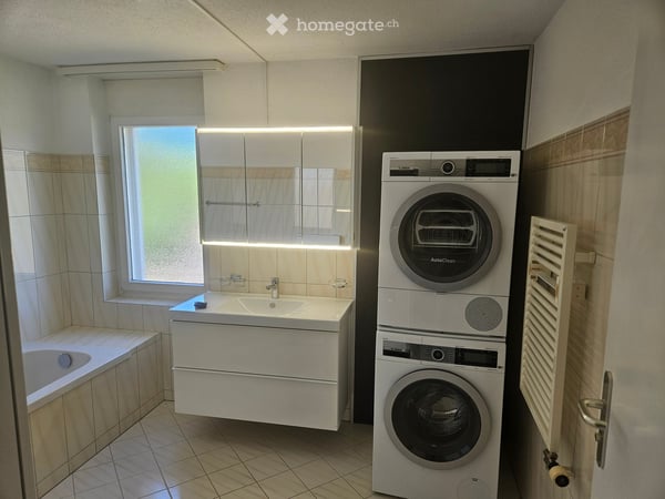 Helle 3.5-Zimmer-Wohnung mit Balkon und schöner Aussicht in Schwarzenbach SG 6