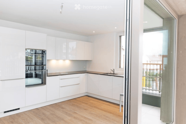 Moderne familienfreundliche 4.5 Zimmer Wohnung über dem Nebel 2