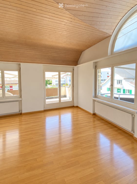 Helle, neu sanierte 3,5-Zimmer-Dachwohnung 2