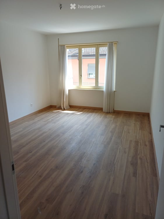 Luminoso appartamento di 3.5 locali con balcone a Lugano – Disponibile subito 4