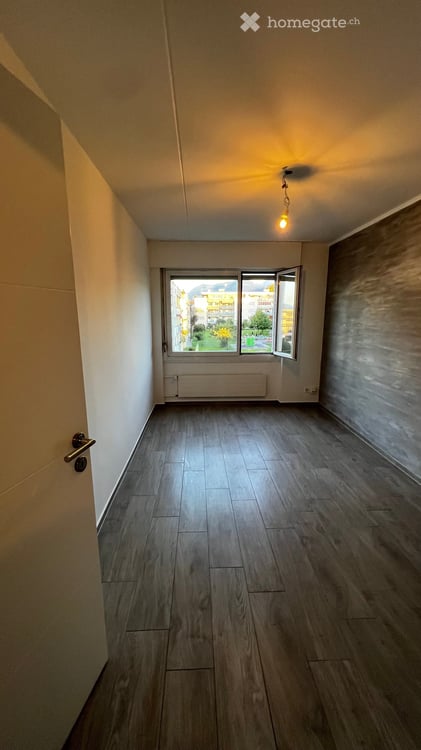Renovierte 3.5-Zimmer-Wohnung mit 12 m² Abendsonnen-Balkon – Kindergarten & Schule vis-à-vis 8