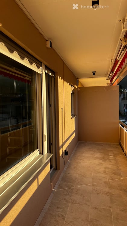 Renovierte 3.5-Zimmer-Wohnung mit 12 m² Abendsonnen-Balkon – Kindergarten & Schule vis-à-vis 5