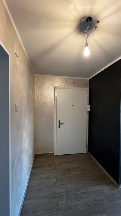 Renovierte 3.5-Zimmer-Wohnung mit 12 m² Abendsonnen-Balkon – Kindergarten & Schule vis-à-vis 10