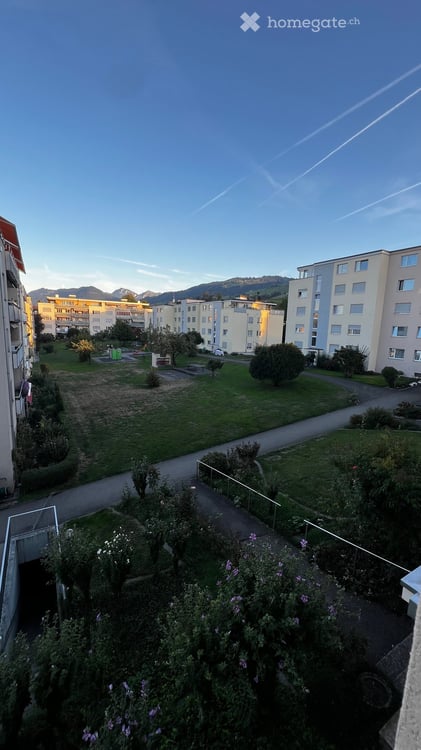 Renovierte 3.5-Zimmer-Wohnung mit 12 m² Abendsonnen-Balkon – Kindergarten & Schule vis-à-vis 9