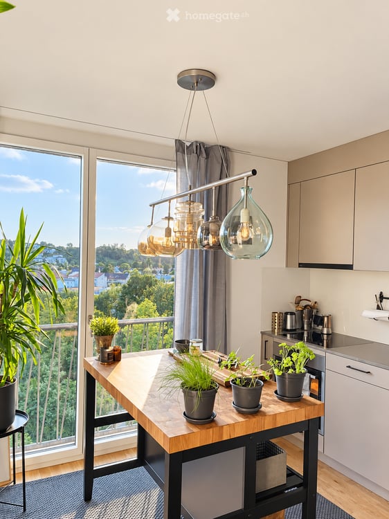 Moderne und ruhige 2.5-Zimmer-Neubauwohnung mit Aussicht