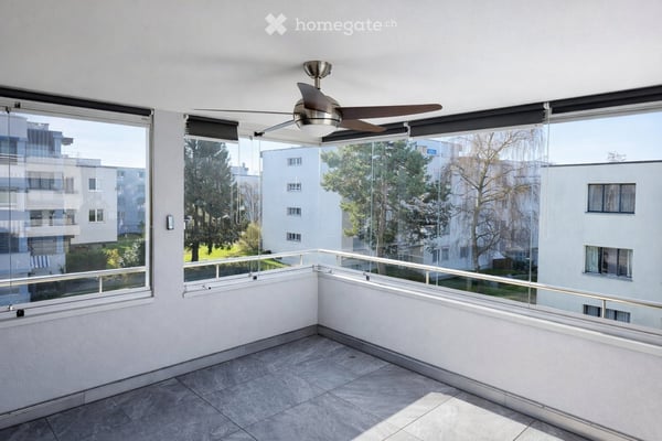 Helle 3.5-Zi-Attika mit verglaster Terrasse – vermietet, Kapitalanlage 2