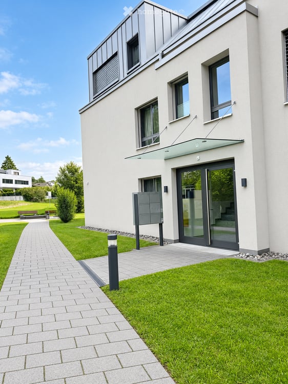 Lichtdurchflutete 3.5-Zimmer-Eigentumswohnung mit überdachtem Balkon