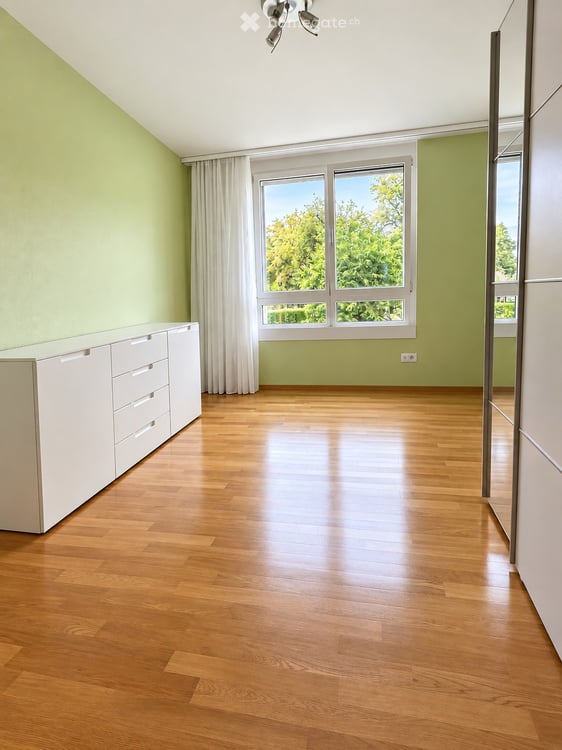 Lichtdurchflutete 3.5-Zimmer-Eigentumswohnung mit überdachtem Balkon 8