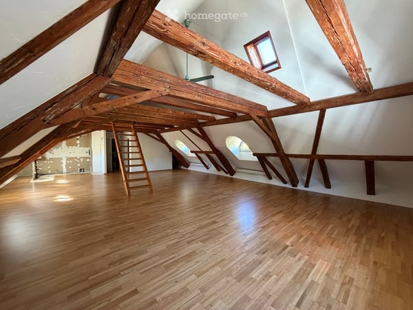 Charmante 1.5-Zimmer-Dachwohnung in historischem Gebäude – Langnau am Albis 2