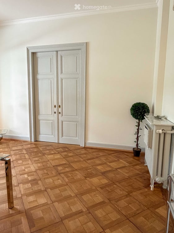NACHMIETER GESUCHT im Weissen Schloss Zürich 6