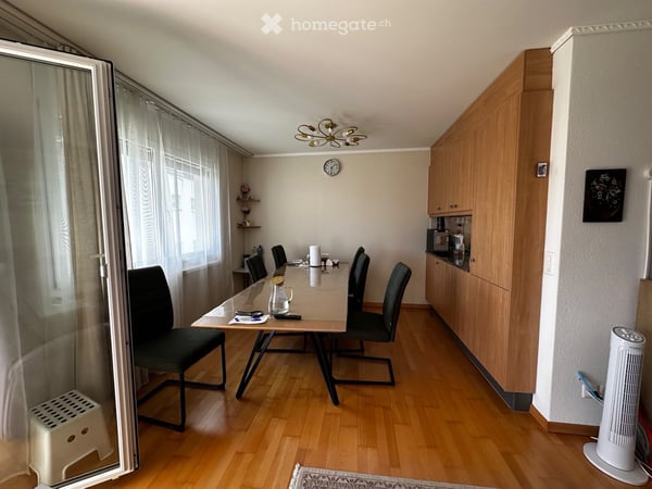 Wunderschöne, geräumige und praktische 4.5 Wohnung im 1. OG, an zentraler Lage 5