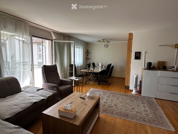 Wunderschöne, geräumige und praktische 4.5 Wohnung im 1. OG, an zentraler Lage 8