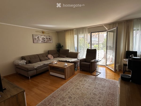 Wunderschöne, geräumige und praktische 4.5 Wohnung im 1. OG, an zentraler Lage 7