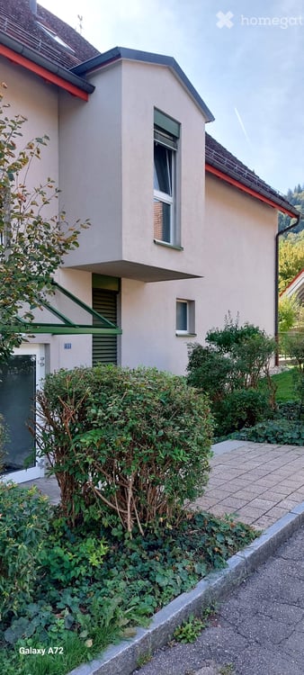 Wunderschöne, geräumige und praktische 4.5 Wohnung im 1. OG, an zentraler Lage