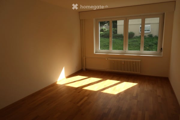 Charmante helle 2.5-Zimmer-Altbauwohnung mit Balkon in Zürich-Oerlikon 5