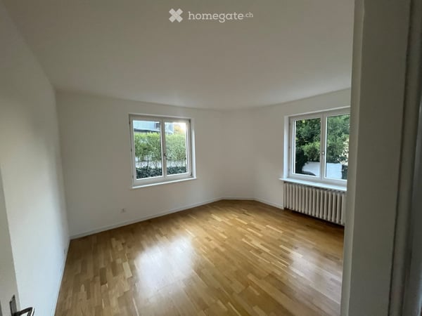 Bright and newly renovated 2.5-room apartment | Zurich Klusplatz (District 7) 3