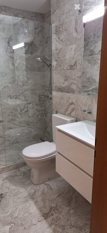 Charmante 3.5-Zimmer-Wohnung mit Balkon und Aussicht in Altendorf 12