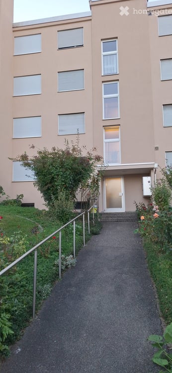 Charmante 3.5-Zimmer-Wohnung mit Balkon und Aussicht in Altendorf 14