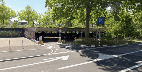 Gedeckter Parkplatz ab sofort