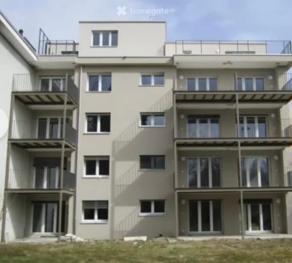 Attraktive 4-Zimmer-Wohnung mit grossem Balkon & schöner Aussicht auf den Sportplatz 5
