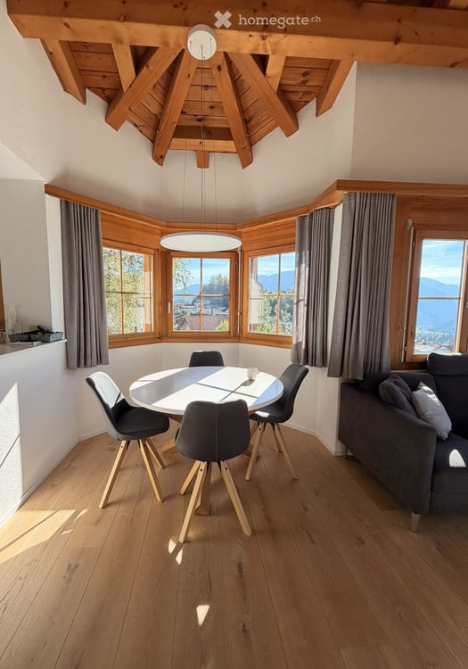 Charmante & moderne 3-Zimmer-Wohnung mit grossem Balkon und herrlicher Bergsicht in Trin Dorf 15