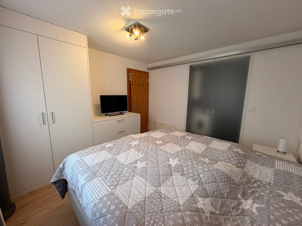 Charmante & moderne 3-Zimmer-Wohnung mit grossem Balkon und herrlicher Bergsicht in Trin Dorf 5