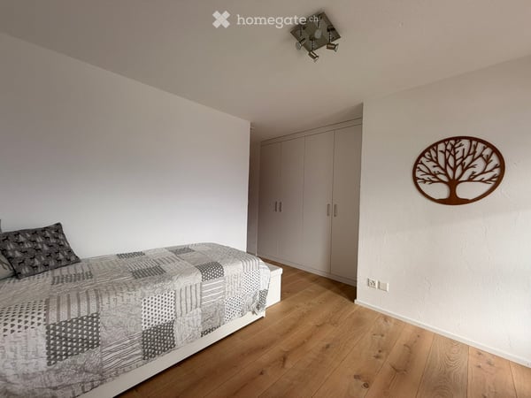 Charmante & moderne 3-Zimmer-Wohnung mit grossem Balkon und herrlicher Bergsicht in Trin Dorf 8