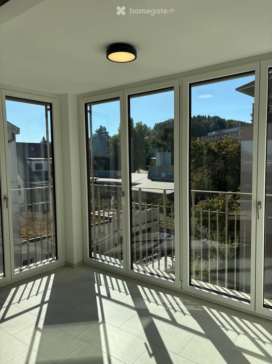 Bright 2.5-Room Apartment with Winter Garden, 2 Bathrooms and Balcony in Zurich-Affoltern 19