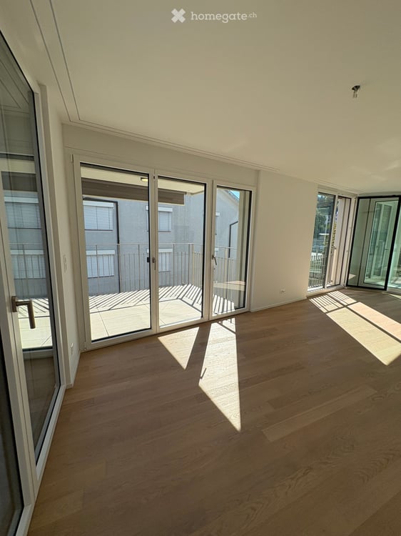 Bright 2.5-Room Apartment with Winter Garden, 2 Bathrooms and Balcony in Zurich-Affoltern 5