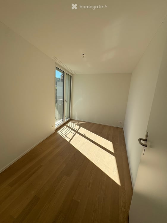 Bright 2.5-Room Apartment with Winter Garden, 2 Bathrooms and Balcony in Zurich-Affoltern 16
