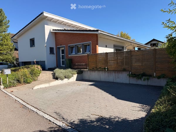 Charmantes, freistehendes 5.5-Zimmer-Einfamilienhaus mit großem Garten an ruhiger Lage in Buchs AG