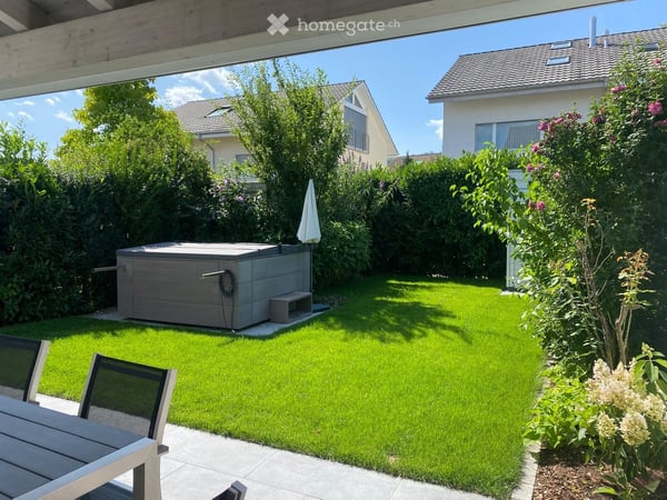 Charmantes 5.5-Zimmer-Doppeleinfamilienhaus in Bättwil – Ideal für Familien