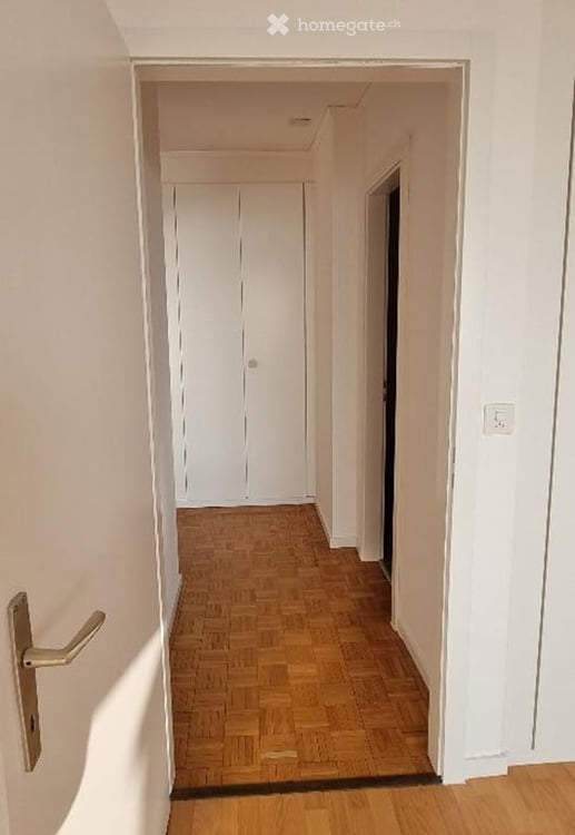 A louer grand 2.5 pièces. Garage en sus CHF 150.- 16