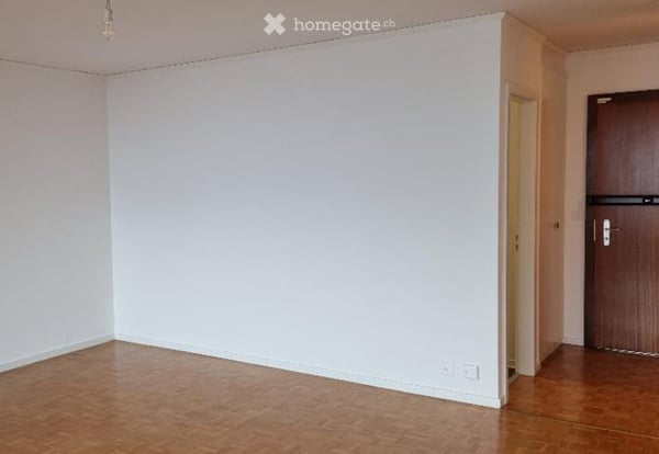 A louer grand 2.5 pièces. Garage en sus CHF 150.- 15