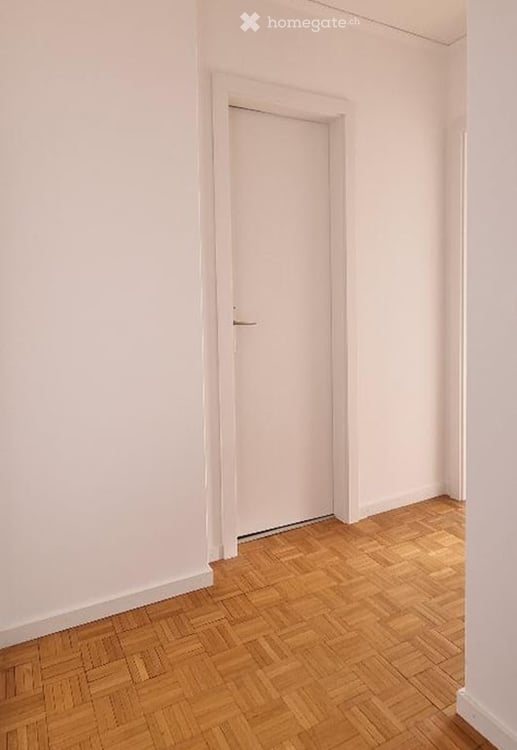 A louer grand 2.5 pièces. Garage en sus CHF 150.- 8