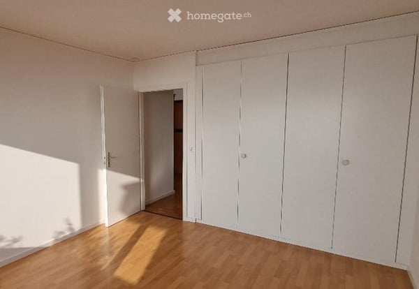 A louer grand 2.5 pièces. Garage en sus CHF 150.- 18