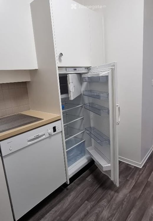 A louer grand 2.5 pièces. Garage en sus CHF 150.- 10