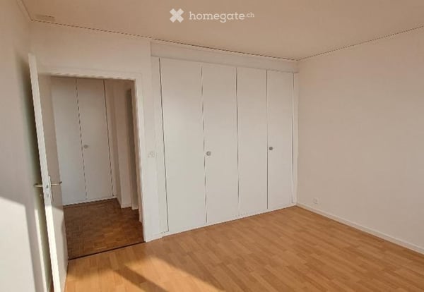 A louer grand 2.5 pièces. Garage en sus CHF 150.- 17