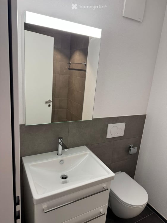 Helle 3.5Zi-Dachwohnung (Preis inkl. PP 1. UG) 3