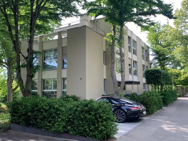 Stylisch möblierte Design 2.5 Zimmer Wohnung 1