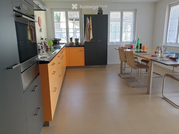 Sehr grosszügige 4,5 Zimmerwohnung (200m2) mit Terrasse 4