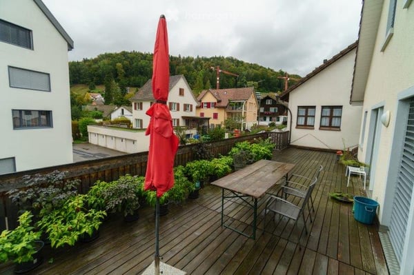 Sehr grosszügige 4,5 Zimmerwohnung (200m2) mit Terrasse 3