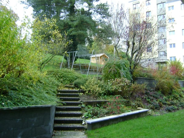 Sonnige 2.5-Zimmer-Wohnung mit eigenem Gartensitzplatz! 2