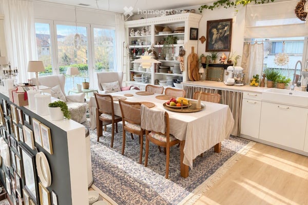 Familienparadies: Grosszügiges und helles Einfamilienhaus mit Garten, Terrasse & Doppelgarage 2