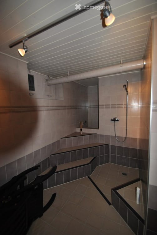 2½-Zimmer-Dachwohnung mit Galerie, Sauna & Whirlpool! 3