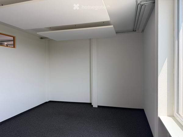 Helles 2-Zimmer Büro im 5. OG direkt am Bahnhof Steinhausen zu vermieten 6