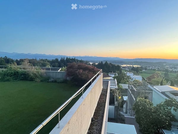 Maisonette am Waldrand über Pfäffikon (