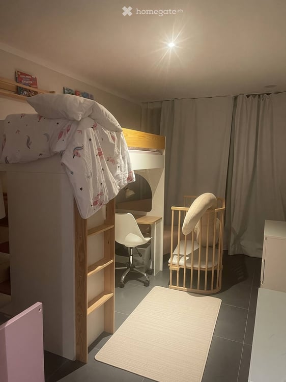 Maisonette am Waldrand über Pfäffikon (