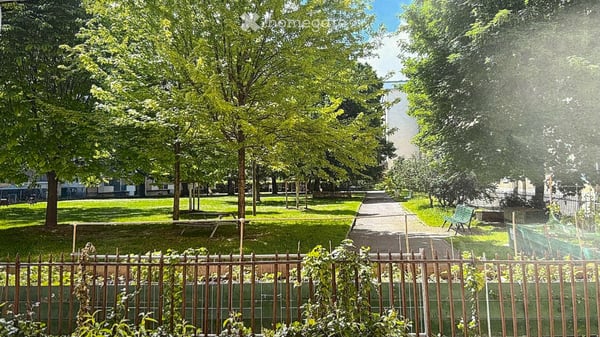Appartement entièrement rénové avec vue sur parc 1