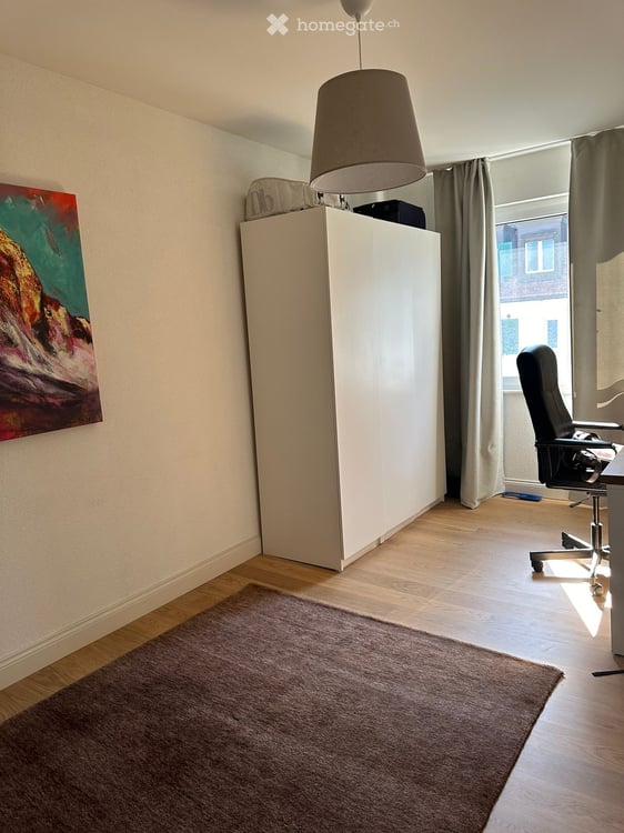 Charmante 2.5-Zimmer-Wohnung mit Balkon in Zürich Oerlikon 6